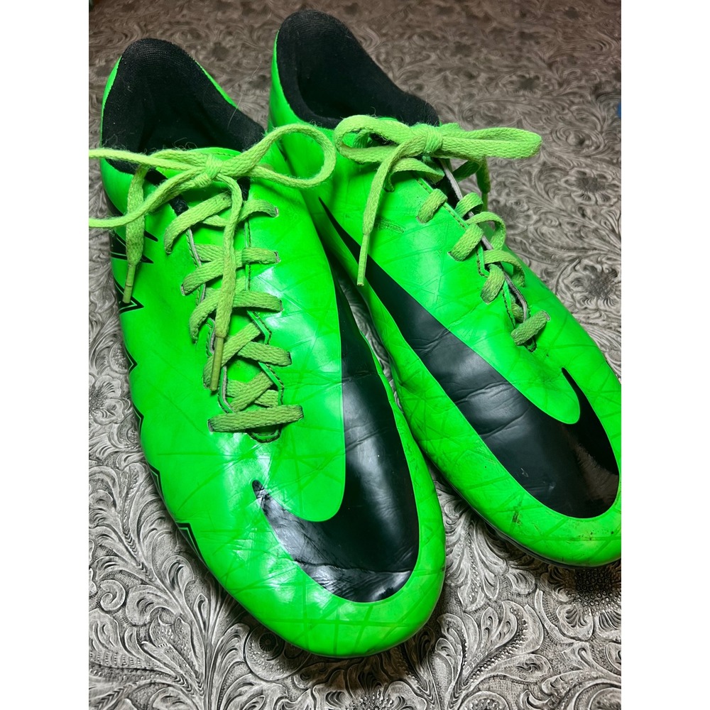 Nike Men's Bright Green and Black Athletic Soccer Cleats